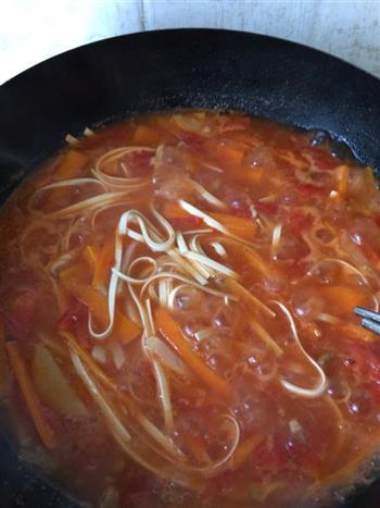 红汤蔬菜面的做法步骤9