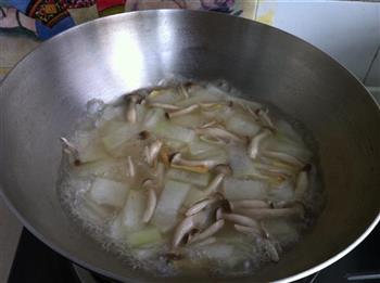 蟹味菇虾皮冬瓜汤的做法图解10