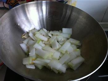 蟹味菇虾皮冬瓜汤的做法步骤5