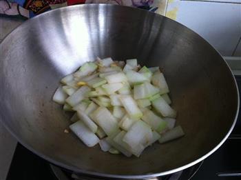 蟹味菇虾皮冬瓜汤的做法步骤6