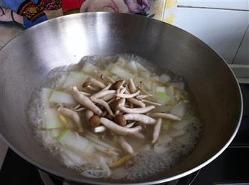 蟹味菇虾皮冬瓜汤的做法步骤9