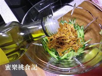 香辣金针菇拌黄瓜的做法步骤2