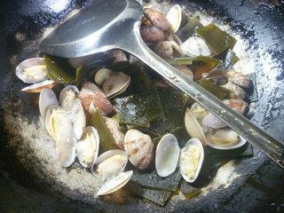 海带炒花蛤的做法步骤9