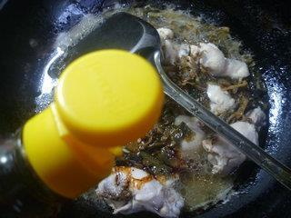 梅干菜烧鸡翅根的做法步骤7