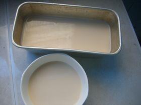蒸炖玫瑰牛初乳的做法步骤1