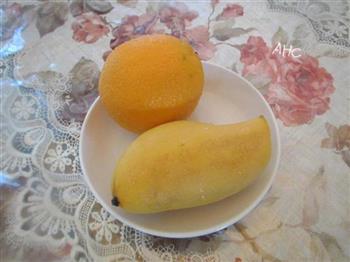 香橙芒果汁的做法步骤1