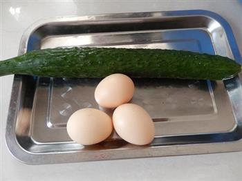 黄瓜煎蛋的做法步骤1