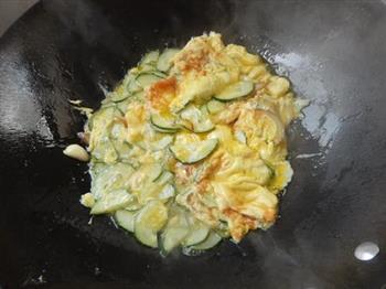 黄瓜煎蛋的做法步骤8