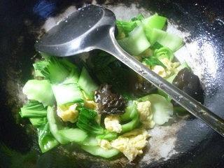 黑木耳鸡蛋炒青菜的做法图解7