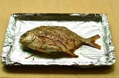 五香烤鲳鱼的做法步骤7