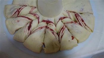 草莓酱扭纹千层面包的做法图解18