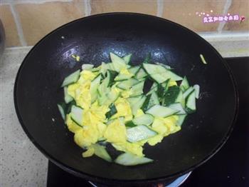 黄瓜炒鸡蛋的做法步骤4