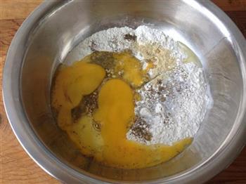 椒香黄豆酱鸡蛋薄饼的做法步骤2