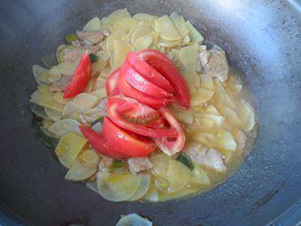 西红柿尖椒土豆片的做法步骤8