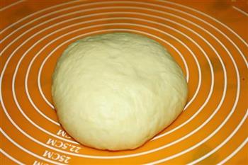 花形豆沙面包的做法步骤1