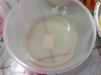 原只香椰牛奶炖蛋的做法步骤2