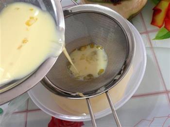 原只香椰牛奶炖蛋的做法步骤6