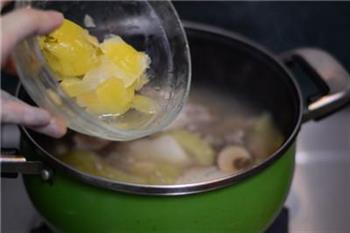 苦瓜冬菇煲骨汤的做法图解4