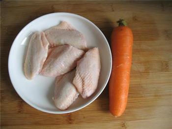 鸡翅烧胡萝卜的做法步骤1