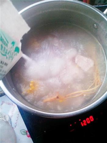 鲜人参玉米炖排骨汤的做法图解7