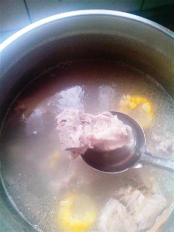 鲜人参玉米炖排骨汤的做法步骤8