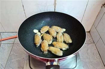 百合梅酱煎鸡翅的做法步骤10