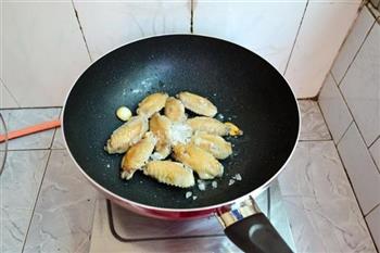 百合梅酱煎鸡翅的做法步骤11