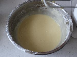 全蛋海绵蜂蜜小蛋糕的做法步骤3