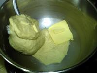 鲜奶油麻花酥粒面包的做法图解3