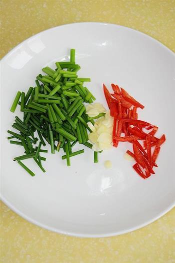 韭菜苔炒螺片的做法步骤4