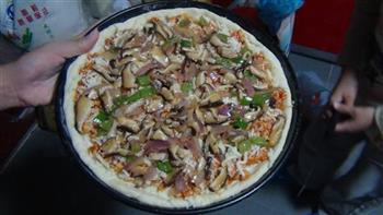香菇鸡肉披萨的做法图解14