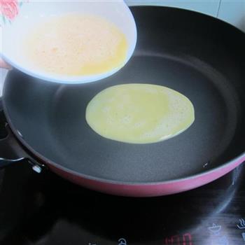 无油糯米蛋卷的做法步骤3