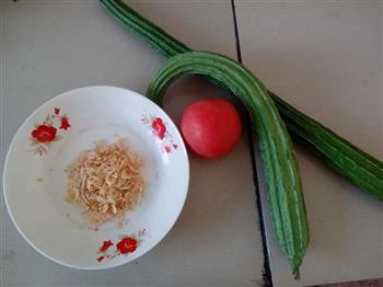 西红柿虾皮炒丝瓜的做法步骤1