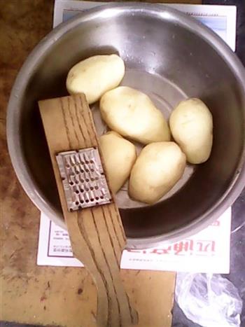 土豆丝饼的做法步骤1