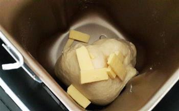 奶酥葡萄干面包的做法图解2