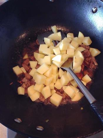 土豆烧牛肉的做法步骤8