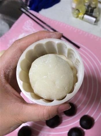 红豆沙冰皮月饼的做法步骤10
