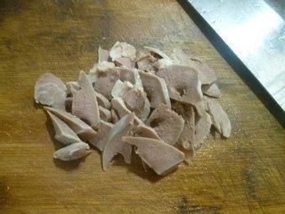 雪菜秀珍菇炒猪舌头的做法步骤3