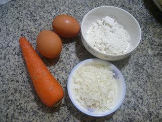 椰丝胡萝卜鸡蛋饼的做法步骤1
