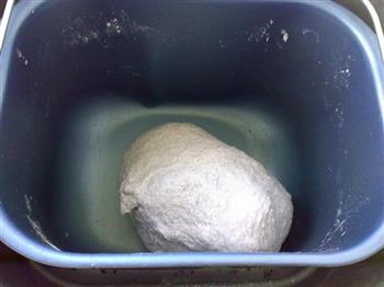 核桃松子黑麦包的做法步骤3