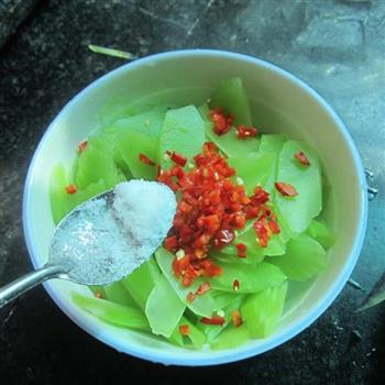 鱼香米椒莴笋片的做法步骤3