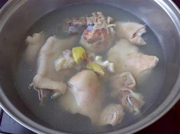 冬菇黄豆猪蹄汤的做法步骤2
