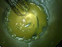 透明皮莲蓉蛋黄月饼的做法步骤3