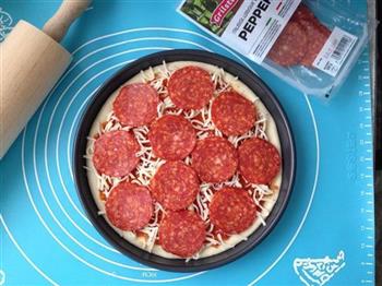 铁盘Pepperoni披萨的做法步骤6