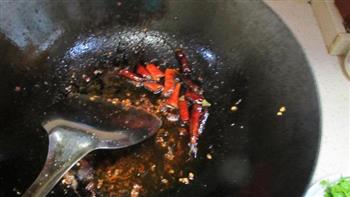 干红椒芹菜炒牛肉的做法步骤3