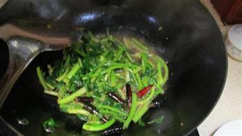 干红椒芹菜炒牛肉的做法步骤4