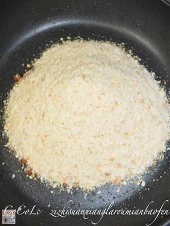 蒜香腊肉面包粉的做法步骤5