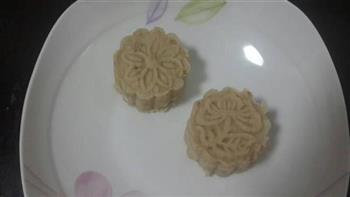 广式莲蓉月饼的做法步骤4