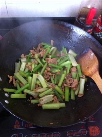 芹菜炒肉片的做法步骤7