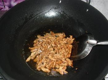 鸡腿菇香干炒肉丝的做法步骤5